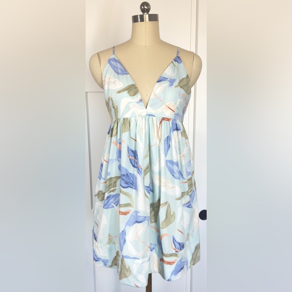 NWT Abercrombie & Fitch V-Neck floral print Babydoll Mini Dress